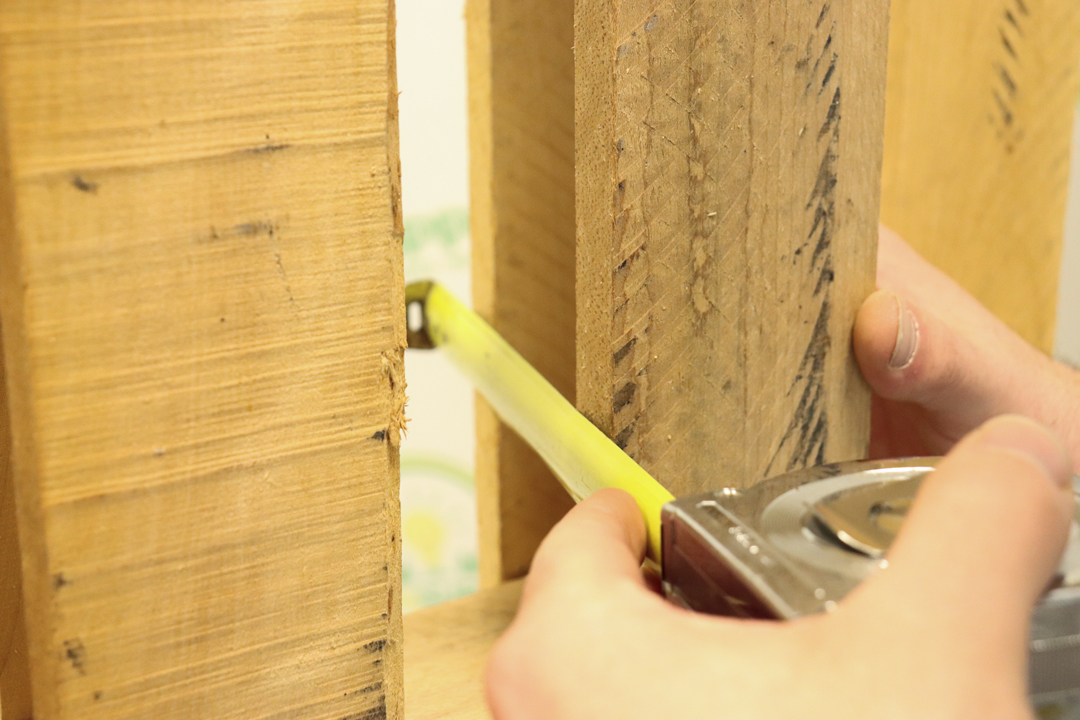 DIY Pallet Garden - Measuring Shelves